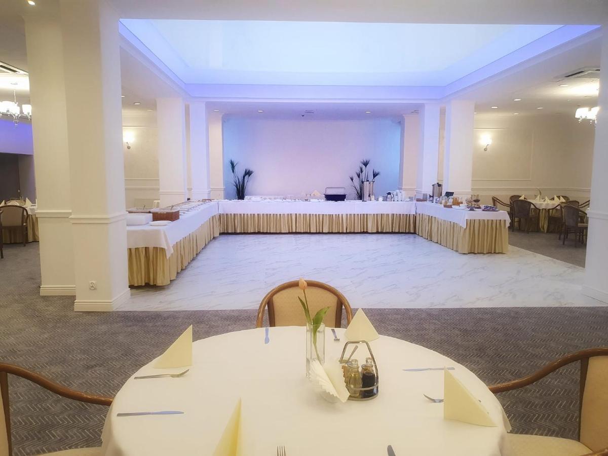 Hotel Gromada Arka Lux 코잘린 외부 사진