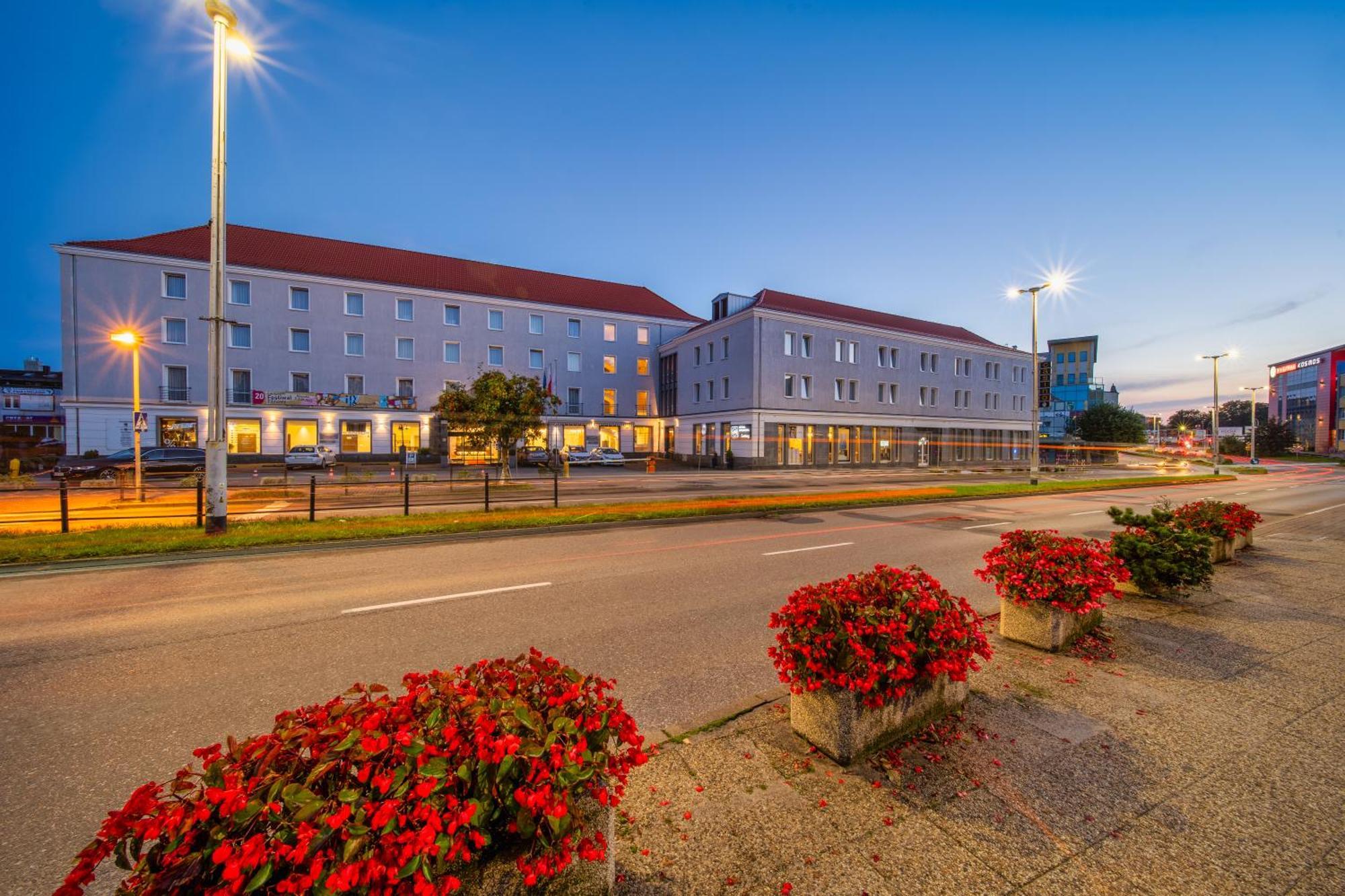 Hotel Gromada Arka Lux 코잘린 외부 사진
