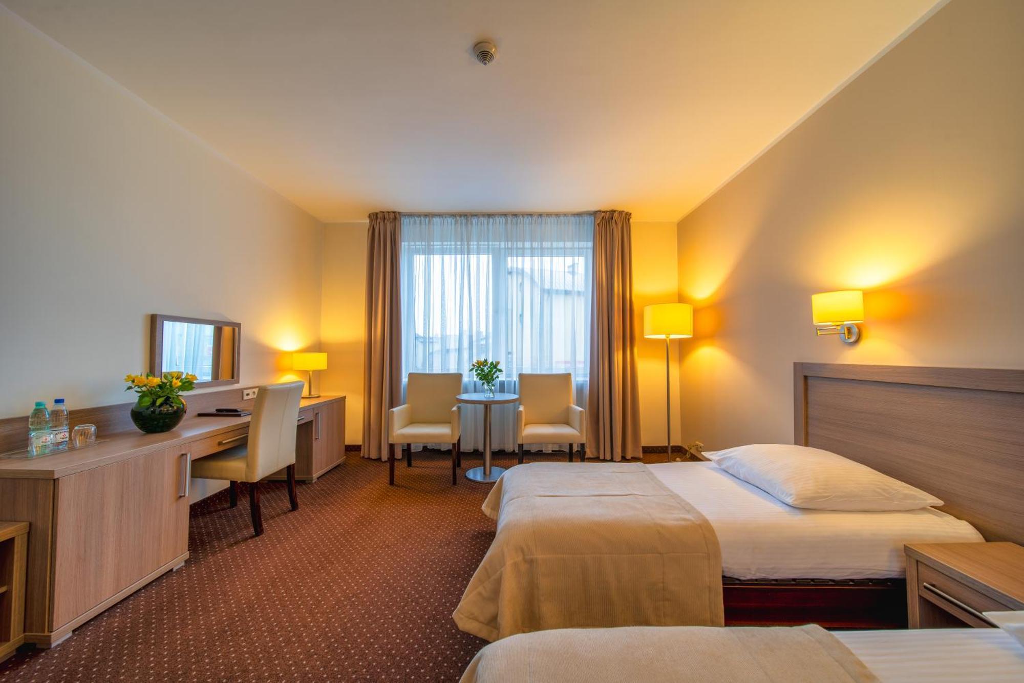 Hotel Gromada Arka Lux 코잘린 외부 사진