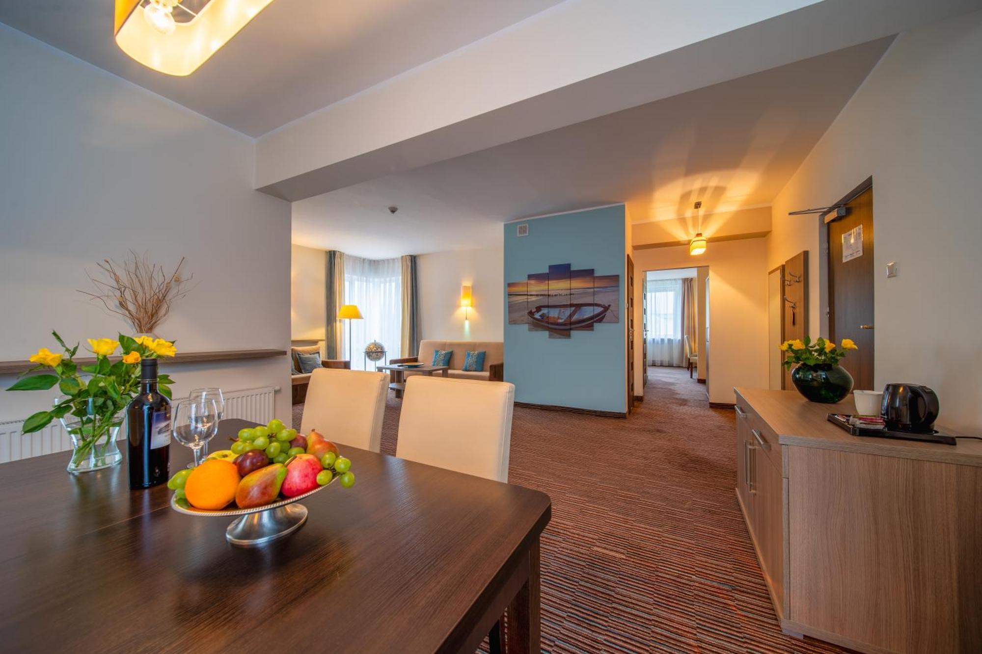 Hotel Gromada Arka Lux 코잘린 외부 사진