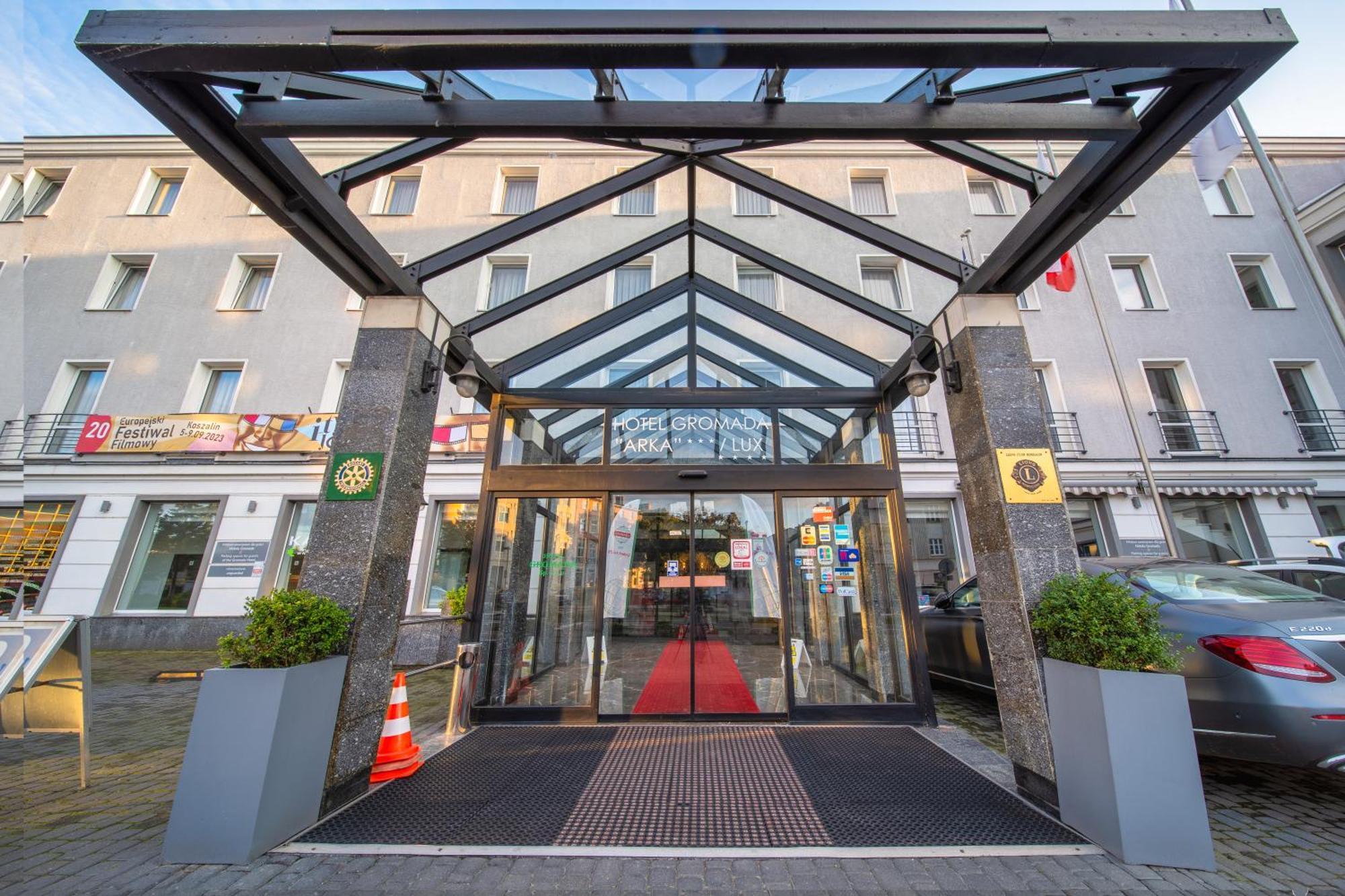 Hotel Gromada Arka Lux 코잘린 외부 사진