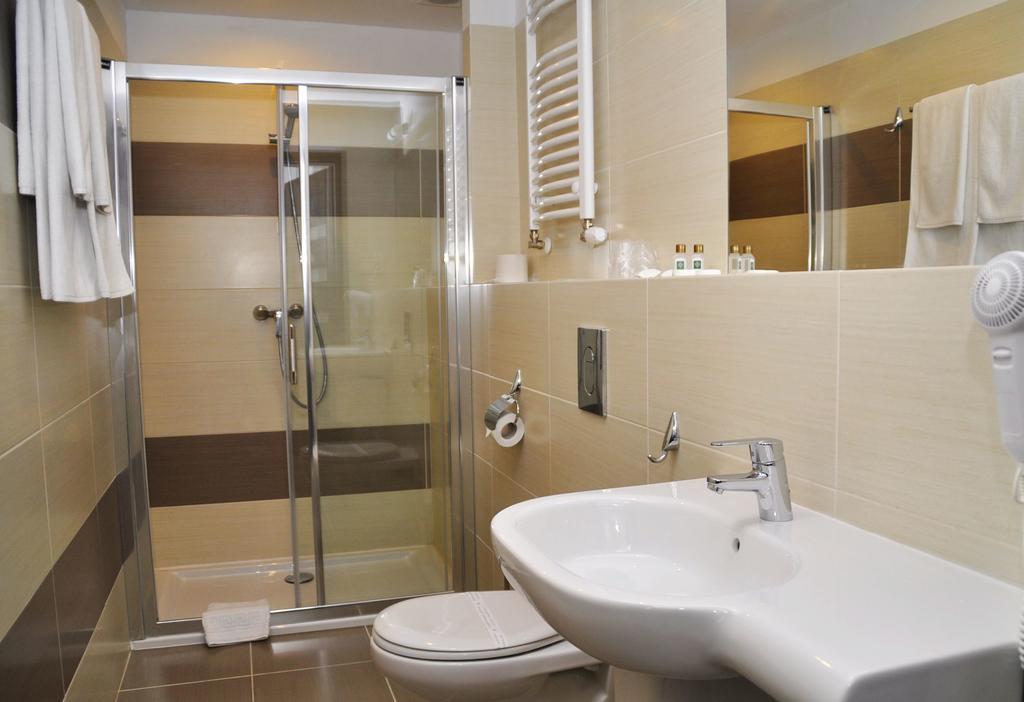 Hotel Gromada Arka Lux 코잘린 외부 사진