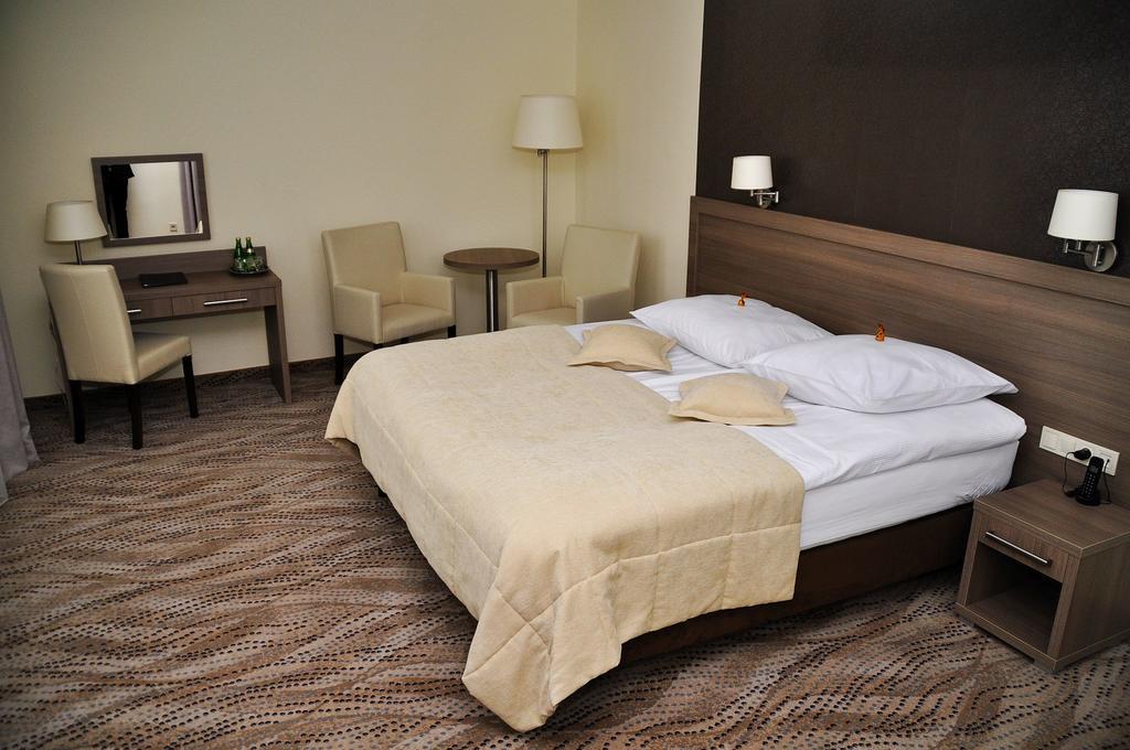Hotel Gromada Arka Lux 코잘린 외부 사진